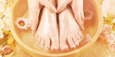 Baths for the treatment of nail fungi