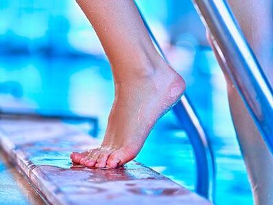 Fungal infections of toenails can occur in the pool